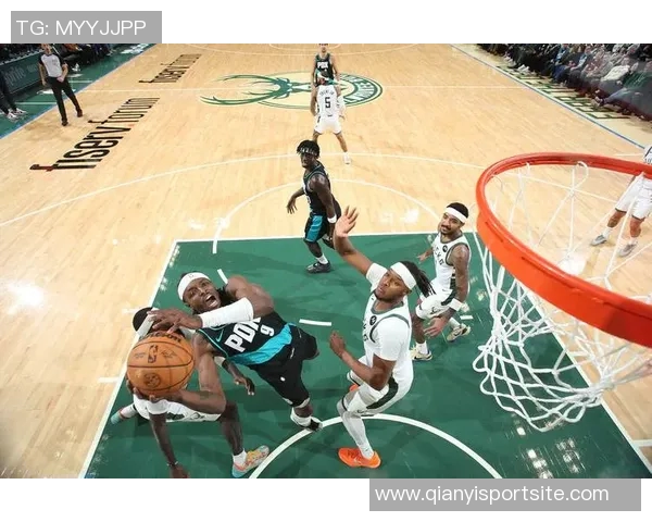 杨瀚森能否逆转局势开拓者三节领先雄鹿21分面临挑战