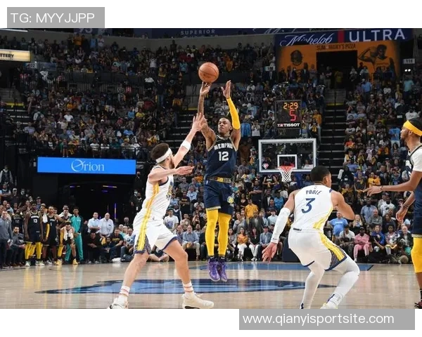 小贾谈中距离投篮能力:这是我比赛中不可或缺的一部分 小贾谈中距离投篮能力:这是我比赛中不可或缺的一部分